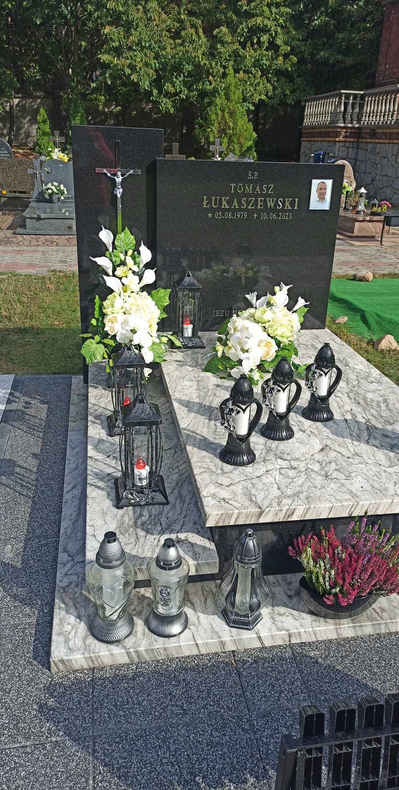 Tomasz Łukaszewski 1979 Licheń Stary - Grobonet - Wyszukiwarka osób pochowanych